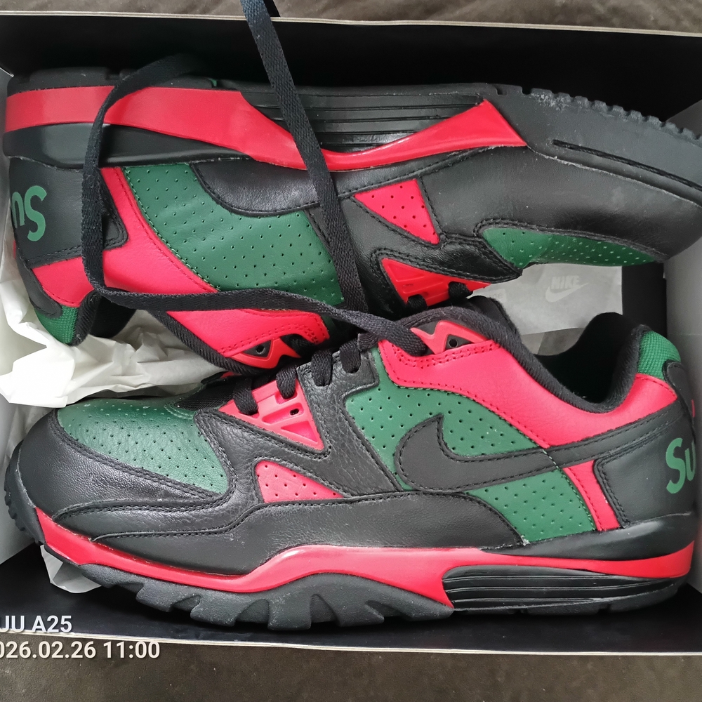 Nike Men's Black and Red Sneakers